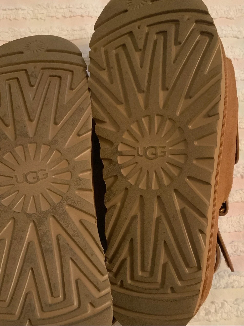 UGG Women’s Chestnut Velcro Slingback Sandals 8.5
